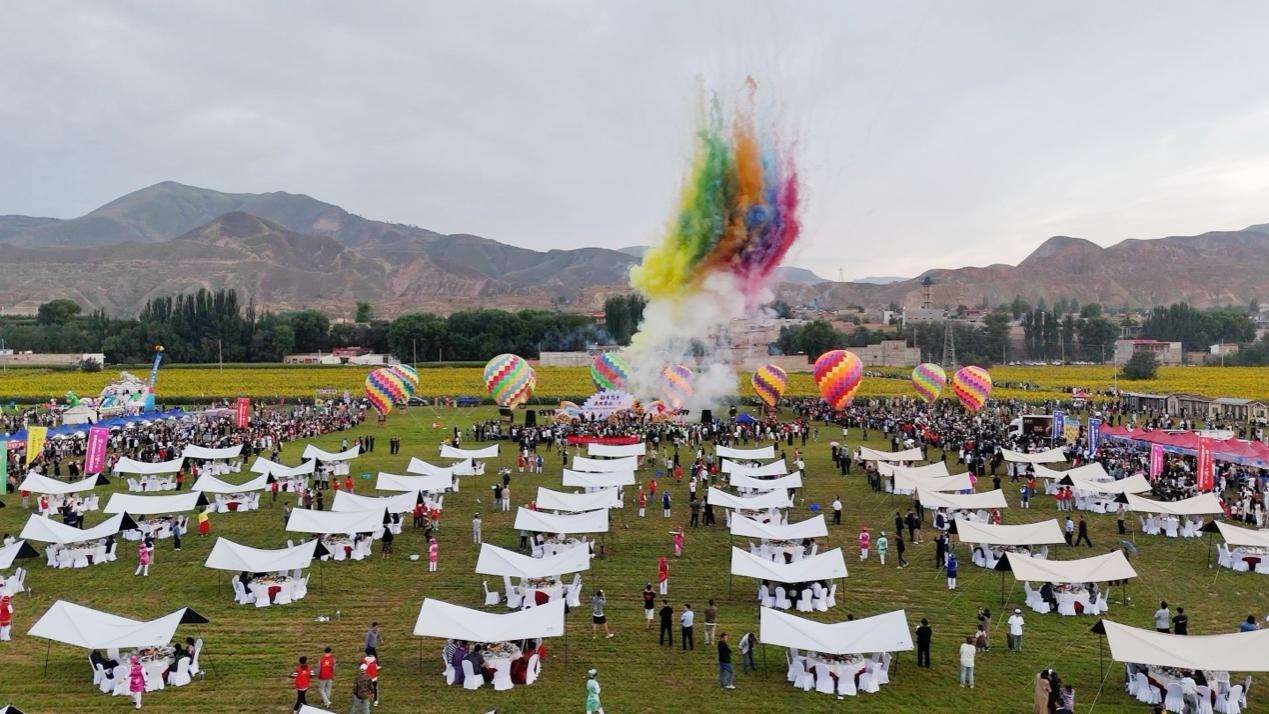 甘肃东乡县:向阳花文化旅游美食节开幕 甘肃东乡县:向阳花文化旅游美食节开幕